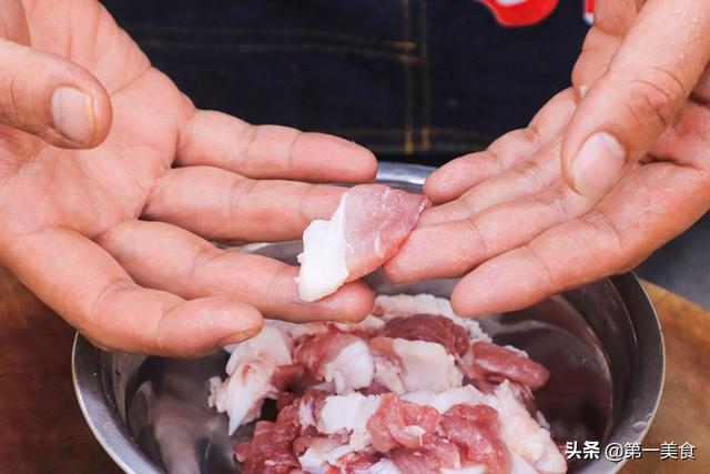 豬肉燉粉條詳細做法，粉條不粘、豬肉軟爛，北方人一天三頓吃不膩 健身 第3张