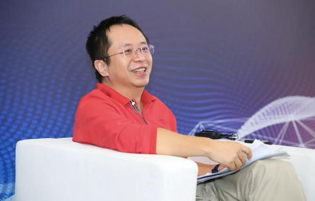 对战马化腾，“不爽”雷军：百亿富豪发迹史