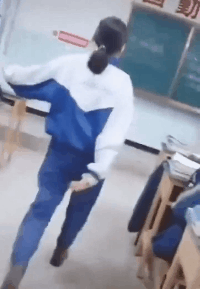 爆笑的GIF动态图：我也这样干过，让她男朋友追了三条街！