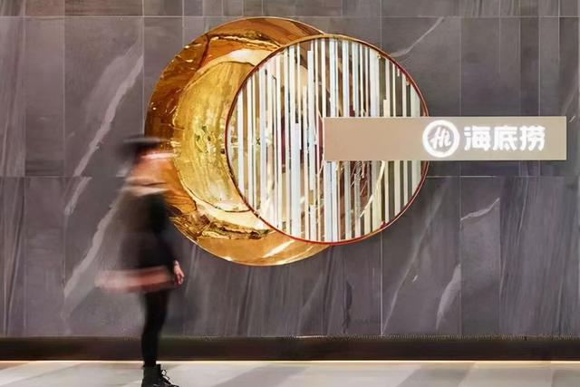 股價下跌近70%！缺斤少兩、漲價風波後，張勇失去新加坡首富寶座