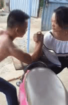 身材很好的美女GIF动图：你们这手段太卑劣了