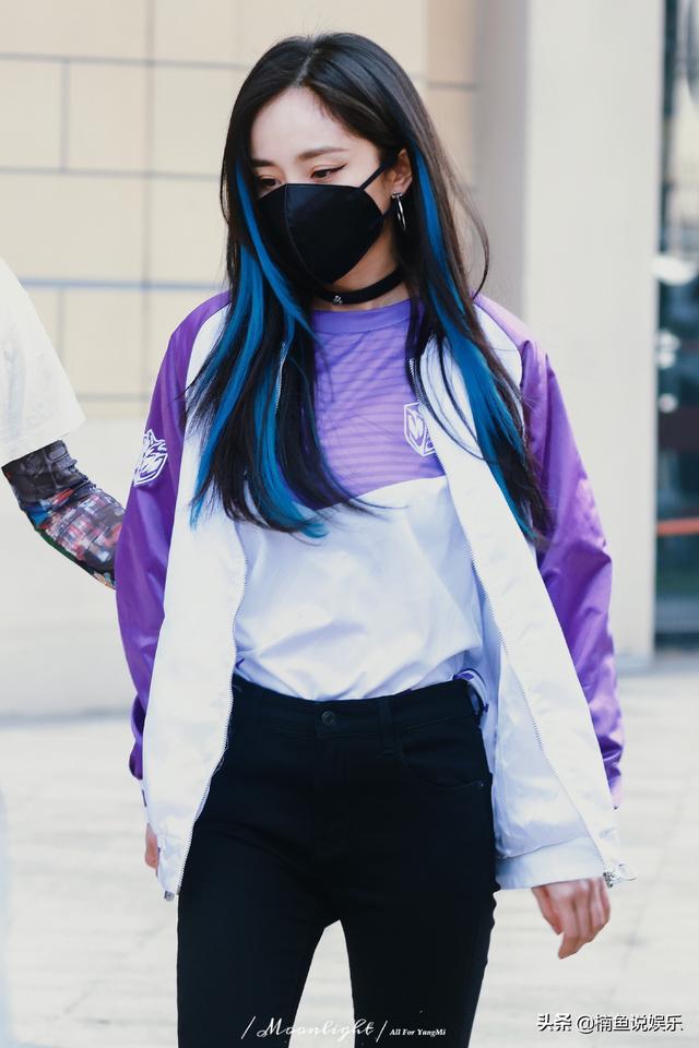 杨幂女王气场走路带风(杨幂红毯走路气场)