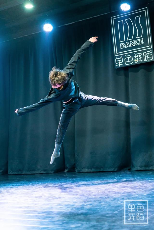 如果你想炫技,喜欢高难度的舞蹈动作,技术技巧一定要盘它~?