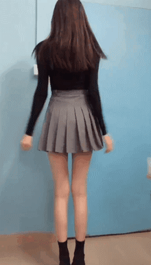 身材很好的美女GIF动图：背影满分