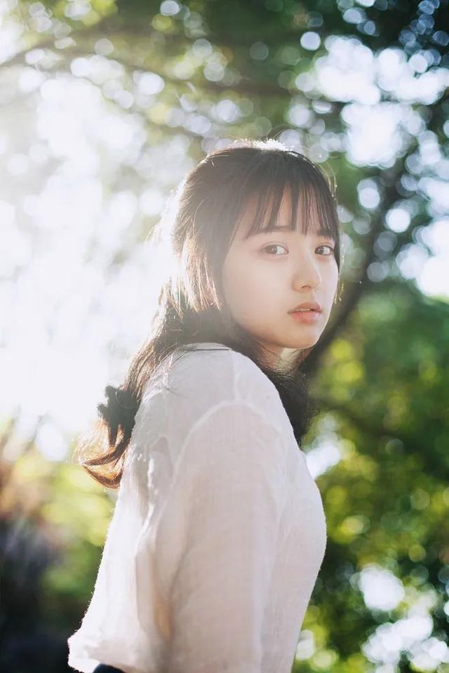 白莲花什么意思形容人（白莲花是指什么样的女生）