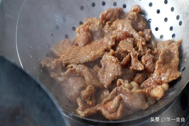 1斤牛肉1塊豆腐一鍋燉，廚師長分享家常豆花牛肉做法，鮮香嫩滑 健身 第8张