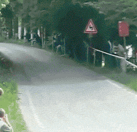 爆笑雷人的GIF：生命探测仪到底是什么高级东西！