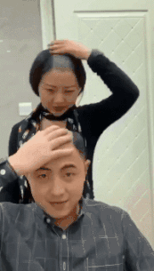 搞笑动图GIF图:就想问一下,以后小学生的业务谁还敢接