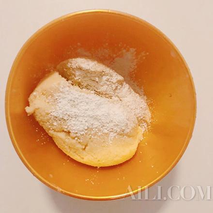 胳膊肘上起了一片一片的像鸡皮疙瘩