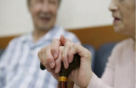 200万存银行理财，年利率5%，未来的30年够养老吗？