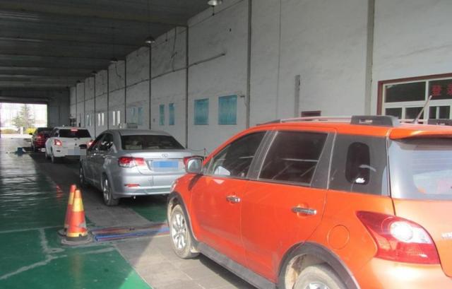 纯电动车年检也要“尾气检测费”？车主质疑，检测站的回答让车主气愤不已