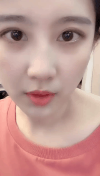 圣诞美女GIF动图：圣诞节快乐！妹子送到！