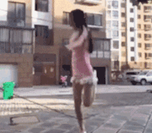 另类美女GIF动态图：妹子的动作那是很熟练的！