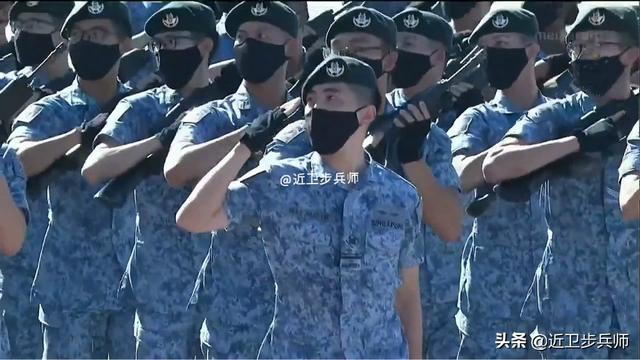 華人眼鏡兵不少：新加坡閱兵式的細節不止這些，看完漲知識