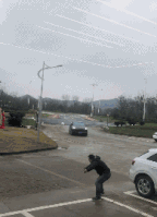 搞笑雷人的动态图GIF：各位老铁给我点勇气，好入洞房