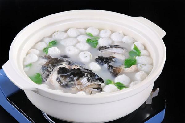 清燉南灣魚頭1,選料:主料:南灣湖所產3-4kg以上的鱅魚(花鰱)魚頭1000