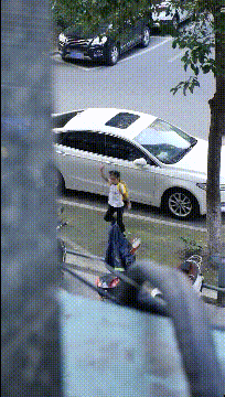 搞笑动图GIF图:就想问一下,以后小学生的业务谁还敢接