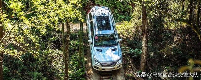 自动挡汽车下坡时使用什么挡位(自动挡汽车下坡时挂哪个挡位)