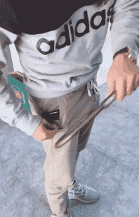 爆笑的动图GIF：你的摩托车加的是白酒吧