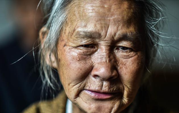 5年前，83岁老太喂智障儿子60粒安眠药，法庭上称：我实在养不动