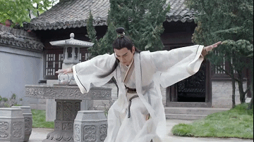 灭绝师太:周芷若在峨嵋弟子中武功不是最高的，灭绝师太为何将大位传给她？