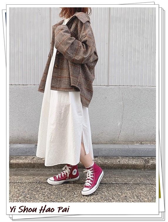 红鞋子搭配什么裤子好看（红色匡威鞋的秋冬穿搭27例）