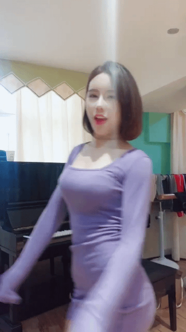 内涵美女的动图图片：超可爱萌新一枚！