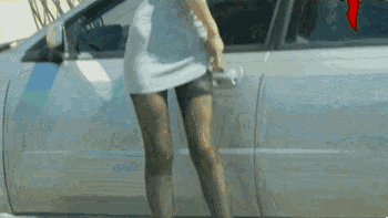 美女的内涵GIF图：美女你自重啊，我是正经司机！