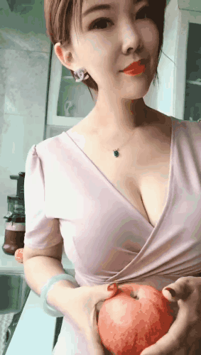 美女内涵动态图图片：以后接送孩子的重任，就交给我吧！