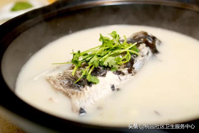 啤酒＋海鲜＝痛风套餐？真相来了！四招解决尿酸居高不下