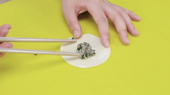 饺子皮也能做面条，酸甜可口，补铁补VC