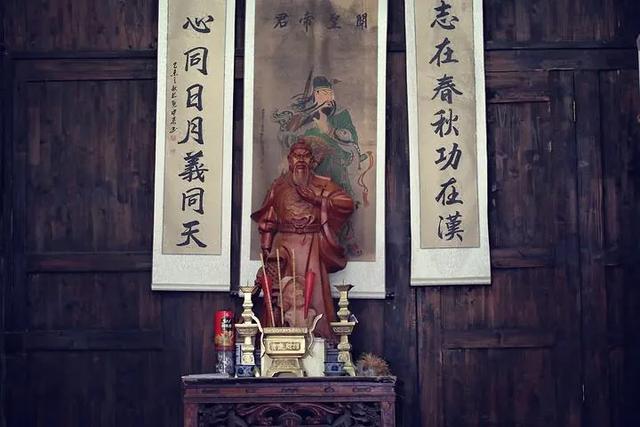 关公拿书代表什么意思