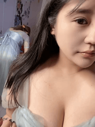 动态激烈黄图：妹子拍着自己的胸脯说，这里受伤了