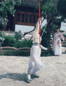美女的另类动图GIF：现在不卖萌嘟嘴会武功的姑娘越来越少了