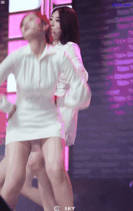 劲爆美女的GIF动态图片：好白的裙子和好美的腿