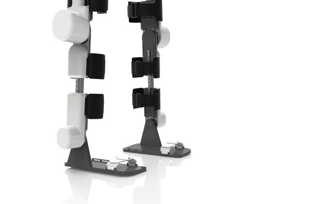 科大讯飞AI开发者大赛圆满落幕 钛虎机器人就外骨骼产品进行展示