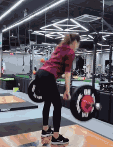性感女人动图：健身完后回家的状态，走路全靠挪动！