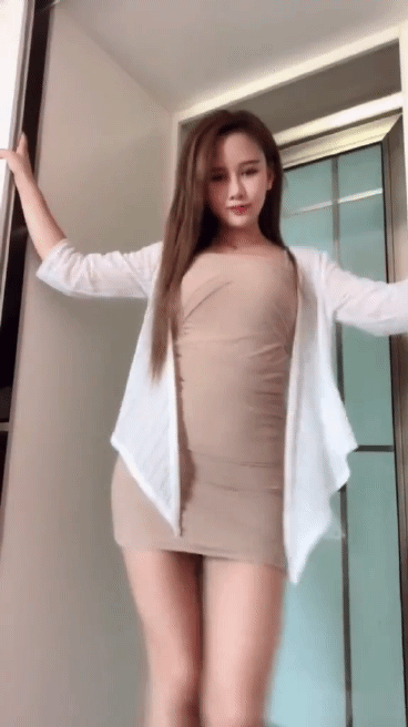 美女的邪恶动态图：男人强则女人扶墙，女人强则男人什么？