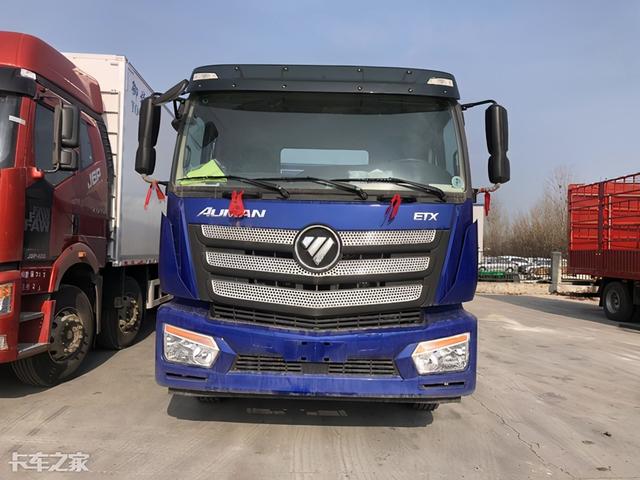 运砂石的货车
