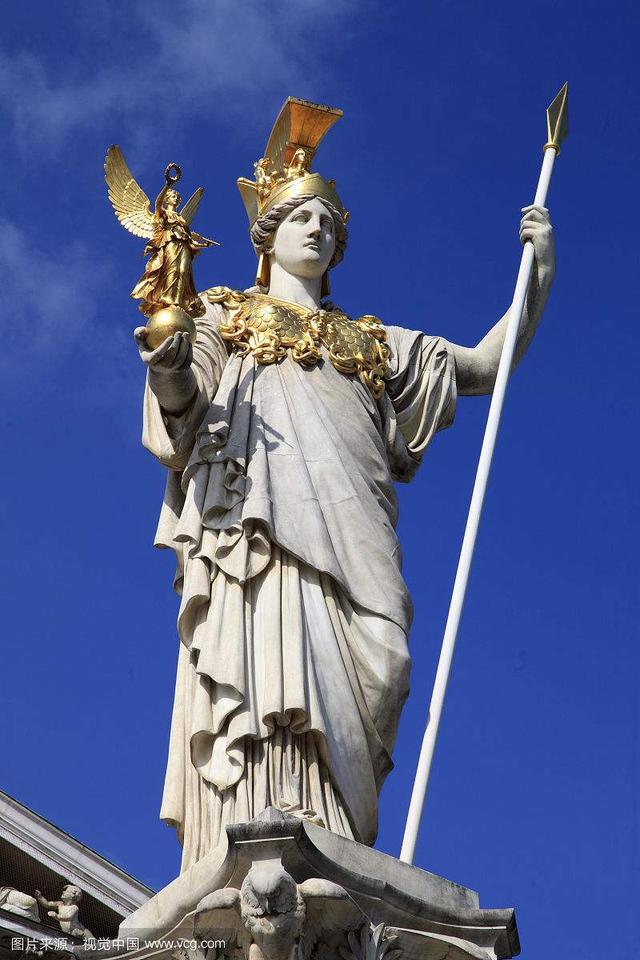 在众多的子女中有名的是:智慧女神:雅典娜,机遇之神:波洛斯 狩猎女神