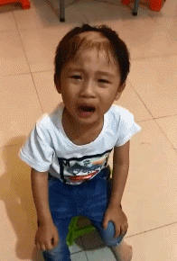 搞笑的GIF动态图：小样，我就不信老子逮不住你