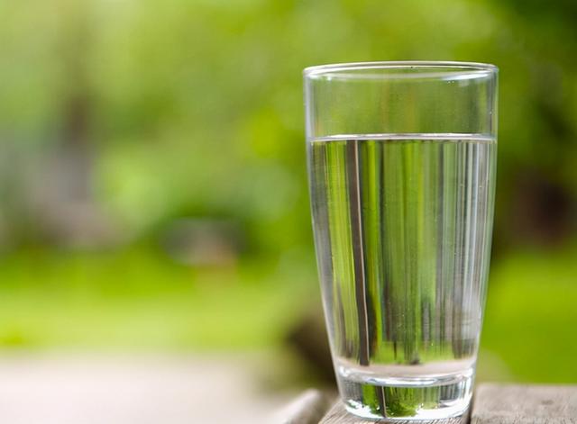 晨起后喝一杯温水，能带来哪些好处？