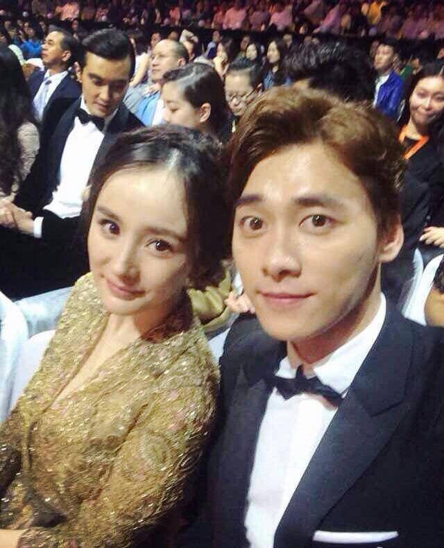 李易峰只爱杨幂一个人杨幂看李易峰吻戏