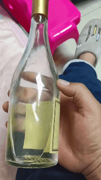 搞笑的动图GIF图片：妹子出忽意料的动作，闪瞎我的眼！