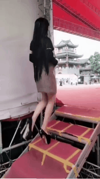 美女动态内涵图：翘臀是怎样练成的！