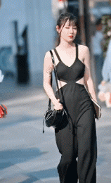 性感美女的内涵GIF：夏天就是拍写真的时节！