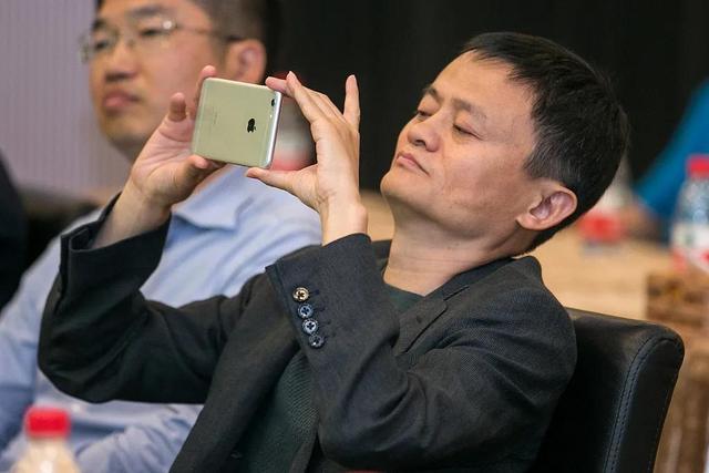 别被海澜之家骗了！从30万起家，如今市值超800亿？