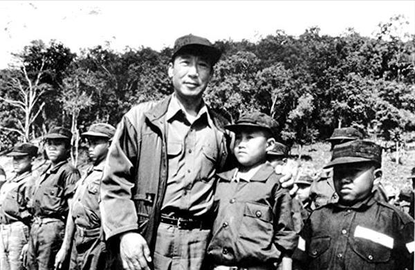 毒枭坤沙:他是世界上最可怕的华人，被美国总统勒令暗杀，却一直没有成功