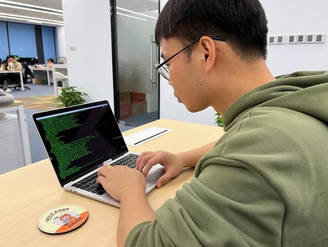 这个没去大厂的程序猿，用 4 年时间证明自己做对了