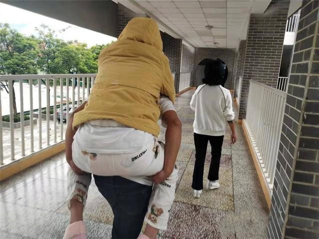 90后最强妈妈，生娃3个半小时后披棉袄奔赴考场，最终双喜临门